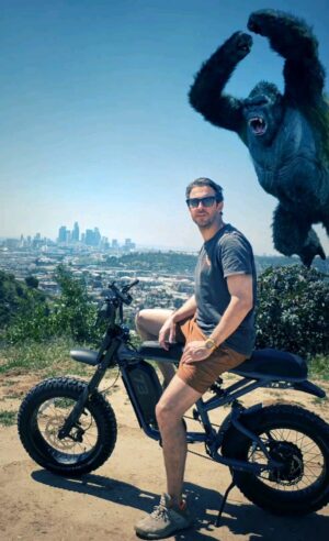 Dan Stevens Instagram - Kong's jealous of my new wheels.

Thanks @super73 for sending Trapper on a whole new adventure... 🤟

⚠️ Wear a helmet!