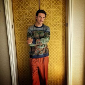 Dan Stevens Instagram - ABIGAIL press days! 

A Bloody Good Time coming your way Friday... 🧛‍♀️🩰

@abigailthemovie
...

🛍️ @ecduzit 
🎨 @sonialeeartistry 
💇‍♀️ @serasloane