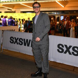 Dan Stevens Instagram - Incredible night celebrating CUCKOO US Premiere @sxsw @paramountaustin 

Can't wait for you to hear this weird little bird...

@neonrated 
@hunterschafer

...

🛍️ @ecduzit 
💇‍♂️ @serasloane 
🖌️ @antheakingbeauty