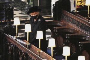 Dan Wootton Instagram - Anthony Fauci admits what many of us always knew: There was "no science" behind absurd Covid social distance rules. "It sort of just appeared."
Tell that to the thousands of elderly women like the late Queen who sat masked through their husbands' funeral like this.
LOCK HIM UP!