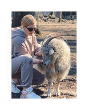 Dana Abyzova Instagram - 🤍 хочу свою ферму🤪