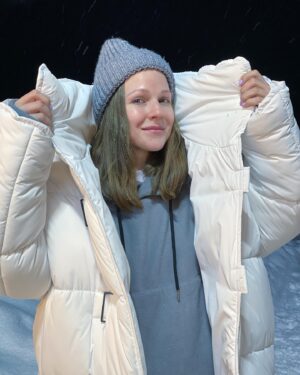 Dana Abyzova Instagram - Мне трудно отказываться от работы , я люблю много работать , но вот я поняла , что выходные всё таки нужны !))) 🤍С Новым годом !))