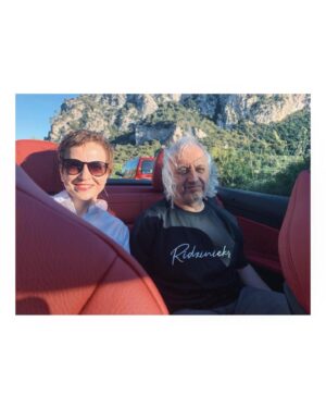 Dana Abyzova Instagram - 15.05.1968-13.04.2021 🖤 Моя мамочка . Моя любимая, хорошая, мудрая и самая красивая . Мы проиграли эту борьбу . Спасибо вам , друзья, что помогли нам и поддержали в последний , отчаянный момент . Всё закончилось так же стремительно , как началось год назад .