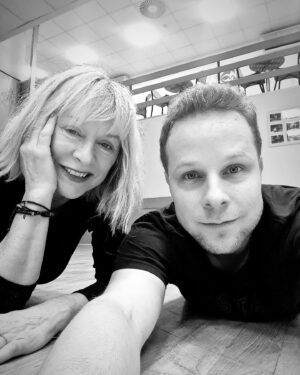 Dana Batulková Instagram - Oprašovačka na zítřejší taneční vystoupení...neuvěřitelné, že nám to vydrželo 15 let!!! 🤪 #tango #waltz #showdance @janonder