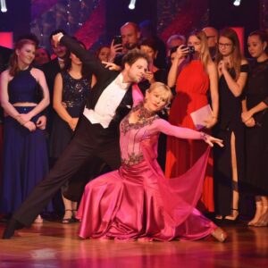 Dana Batulková Instagram - Ples @stardancecz, kdy jsme podpořili @centrum_paraple ❤️🥰