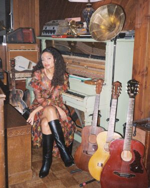 Dana Williams Instagram - THANK YOU so much for listening to my music. Creating a space for each other to belong is the best part. 💕👼🏽👧🏽✨🦀🐚🌊 GROWING UP streaming everywhere. Link in bio