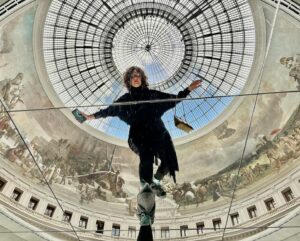 Danae Reynaud Instagram - Drop Toulon/Paris.
El tiempo pasa y el amor se fermenta. Somos los mismos pero todo crece. Somos buenos vinos llenos de aire.
Qué lindas casas. Algún día viviré aquí. Dame chance, vida, de ser valiente pronto.