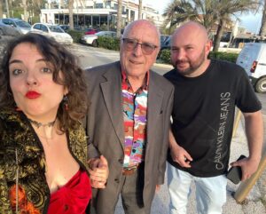 Danae Reynaud Instagram - Drop Toulon/Paris.
El tiempo pasa y el amor se fermenta. Somos los mismos pero todo crece. Somos buenos vinos llenos de aire.
Qué lindas casas. Algún día viviré aquí. Dame chance, vida, de ser valiente pronto.