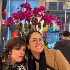 Danae Reynaud Instagram - NYC dump.
Me siento muy consentida
de encontrar familia en tantas latitudes.
Nadie me cree que estoy agobiada y desempleada por toda esta abundancia que me rodea. Gracias ma por invitarme a acompañarte , y a mi por haber creado lazos tan chidos con los mejores especímenes humanos.
1. Rosé con mamá 
2. Una bien jugosa por favor (cuadro de Hopper)
3. Cami, Itala y un Betsabee Romero en Park Avenue
4. Una hermana
5. Aliados serendipias
6. Ady que es familia más que la familia
7,8 y 9. Momentos con ellas
10. Rula desde bebecitas