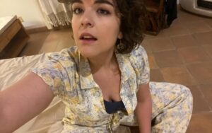 Danae Reynaud Instagram - Bere, Natalia, Leonor, Esposa, Finna, Haydee… ¿Dana?
Estos fueron los personajes que me habitaron este año. Uno estrena, escribe, lee, castea y platica para muchos proyectos pero lo que me da vida... Le agradezco a la vida y a los que las crearon por dejarlas escogerme. Gracias por salvarme siempre. Gracias por enseñarme tanto. A ver qué amigas se suman a la fiesta de personajas que existen en mi.