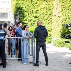 Dani Oliveros Instagram - Catch me as miss Pia on @swatcbs Season 7 opener next Fri, Feb 16 at 8pm and find out who got her so pressed 😤!! 🤍 on CBS and Paramount Plus :)
Photo cred @davinophotostudio !
Last slide shows how I felt on the set everyday 👀