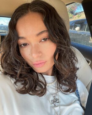 Dani Oliveros Instagram - This has been my attempt at beating the winter blues 🥲