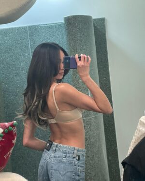 Dani Oliveros Instagram - I have once again forgotten that posting on here is a thing. I may have 8 more posts this week, or I may see you w a new post in 3 months let’s see which it is 🤪