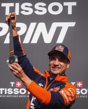 Dani Pedrosa Instagram - That first #TissotSprint medal feeling 🤩

#SpanishGP 🇪🇸 #MotoGP #Motorsport #Racing #DP26 #DaniPedrosa