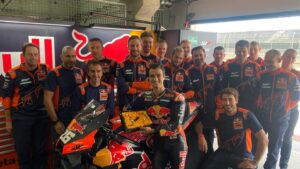 Dani Pedrosa Instagram - Thanks everyone for the birthday messages! Swipe to check the clip on how I spent the day! 🎂✊🏻