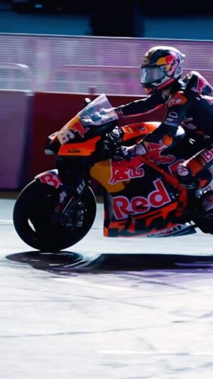 Dani Pedrosa Instagram - Having some fun in Qatar before the #MotoGP season starts 🤙💨 

#SprintingInto2023 #Motorcycle #Motorsport #Racing #DaniPedrosa #DP26