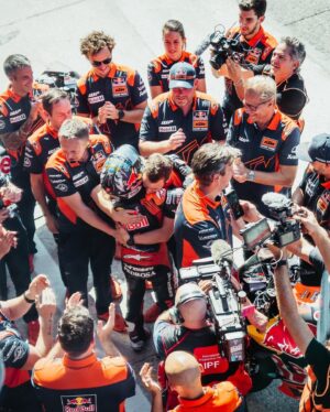Dani Pedrosa Instagram - I want to thank everyone at @ktmfactoryracing for the great work, to my mechanics and engineers for a solid weekend! 
And can’t forget about all the support from all the fans of motogp and all the messages of love! I enjoyed every minute! 🤗🙏🏻