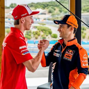 Dani Pedrosa Instagram - Little Samurai ⚔️ meets the Shark 🦈 

Looking forward to sharing the track this weekend here in Jerez with the rookie 💪