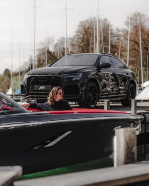 Daniel Abt Instagram - Darf ich vorstellen? 😮‍💨 Das neue ABT | Marian M800-R Boot. Ein super spannendes neues Kapitel unserer Firma. Dies gemeinsam mit einem weiteren Familienunternehmen anzugehen rundet das Projekt für uns ab. Mit dem ABT Mode können bis zu 450kW abgerufen und eine Höchstgeschwindigkeit von 85km/h erreicht werden und auch sonst findet ihr in vielen Details unsere Handschrift wieder. Limitiert auf 20 Stück und der Start einer spannenden Reise 🚀  @abt_sportsline @marian.boats
