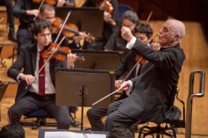 Daniel Barenboim Instagram - Highlights from Lucerne: Daniel Barenboim leads the @DivanOrchestra at the @LucerneFestival in Switzerland, with pianist Igor levit (@igorpianist). 

Next up, @SalzburgerFestspiele on August 17, followed by the Waldbühne in Berlin on August 19!

Photo Credit: @ManuelVacaPhoto