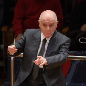 Daniel Barenboim Instagram - Daniel Barenboim leads the first concert of the @BarenboimSaidAkademie Orchestra, joined by Yamen Saadi and Michael Barenboim as soloists.
 
📸 Peter Adamik