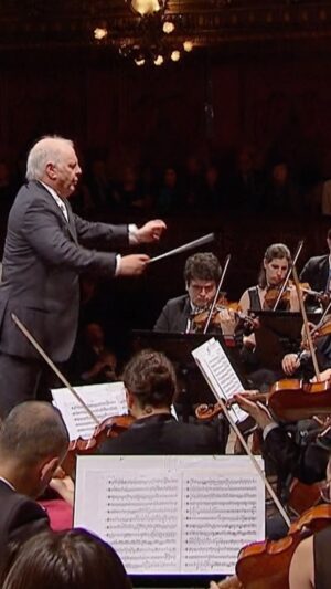 Daniel Barenboim Instagram - In a week's time, Maestro @dbarenboim, the @divanorchestra and fabulous pianist Martha Argerich come together to revisit Beethoven's Piano Concerto No. 1, one of the German composer's most beloved works.

The Summer 2023 tour also includes the joyful and lyrical Second Symphony by Johannes Brahms, whose work is rooted in the tradition embodied by Beethoven's music.

🌍 Summer Concerts: 12 - 27 August

➖ 12 Aug: @koelnerphilharmonie, Cologne, Germany
➖ 15 Aug: @lucernefestival, Switzerland
➖ 17 Aug: @salzburgerfestspiele, Austria
➖ 19 Aug: Waldbühne Berlin, Germany

#westearsterndivanorchestra #danielbarenboim @koelnerphilharmonie @lucernefestiva @salzburgerfestspiele #Waldbühneberlin

🎥 Beethoven's Piano Concerto No. 1 in Teatro Colon in Buenos Aires in 2014. Courtesy of Unitel GmbH Co. KG