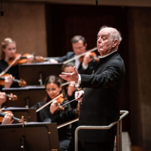 Daniel Barenboim Instagram - Highlights from Berlin: Daniel Barenboim conducts a program of Fauré, Wagner and Franck with the @BerlinPhil. Mezzo-soprano @Elina.Garanca joins as the soloist for Wagner’s “Wesendonck-Lieder.

📸 Stephan Rabold