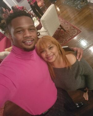 Daniel Bellomy Instagram - Great time w/ Finance Guru and expert Gail Perry Mason @gailpmason celebrating Ashley Joi Boyd’s @loveajoi book “Financially Fly” lots of knowledge and understanding being shared around the space, learned so much-
 Ladies check out Ashley’s book “Financially Fly” 🩶🩶🦋