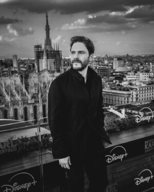 Daniel Brühl Instagram - Grazie Milano, che piacere!!! Ci vediamo xxxxx