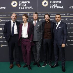 Daniel Brühl Instagram - Unforgettable moments @zurichfilmfestival. Thank you for having us, it is always such a pleasure, bis bald! @amusementparkfilms @netflix #allquietonthewesternfront