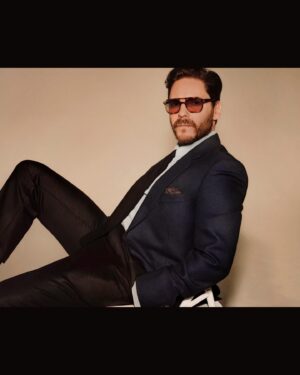 Daniel Brühl Instagram - That was a wonderful afternoon gentlemen! Utterly delighted, thank you! 

Photographer: @johnbalsom_studio 
Stylist: @davidpnolan 
Groomer: @tylerjohnstonhair 
Director of Photography: @andygreenacre_
