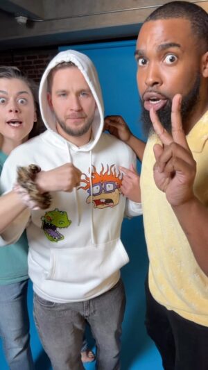 Daniel Curtis Lee Instagram - 🎉 Get ready for the ultimate giveaway, NedsPod fans! 🎁🤩

We’re thrilled to announce our exciting giveaway! Want a chance to WIN BIG and score a SIGNED NedsPod sweater? Here’s how:

1️⃣ Snap a pic of your ticket to the NedsPod event 🎫
2️⃣ Share it on your feed or story 📸
3️⃣ Tag us and use #NedsPodGiveaway for your entry to count! 🔖

Get your creative juices flowing and show us your ticket love! 🎟❤️

The lucky winner, who will receive the SIGNED sweater, will be revealed on the 13th live @regenttheaterla . Don’t miss out on this epic opportunity to win some incredible prizes! 🌟. 🎉 ¡Prepárense para el sorteo más emocionante, fans de NedsPod! 🎁🤩

¡Estamos emocionados de anunciar nuestro emocionante sorteo! ¿Quieres la oportunidad de GANAR GRANDES PREMIOS y conseguir un SWEATER DE NedsPod AUTOGRAFIADO? Así es cómo participar:

1️⃣ Toma una foto de tu boleto para el evento de NedsPod 🎫
2️⃣ Compártela en tu feed o historia 📸
3️⃣ Etiquétanos y usa #NedsPodSorteo para que tu participación cuente. 🔖

¡Deja fluir tu creatividad y muéstranos tu amor por los boletos! 🎟❤️

El afortunado ganador, quien recibirá el SWEATER AUTOGRAFIADO, se revelará el día 13. ¡No te pierdas esta épica oportunidad de ganar increíbles premios! 🌟 #NedsPod #GiveawayAlert #WinBig #NedsPod  #podcast #win #giveaway #autograph #signed #regenttheater #losangeles #tickets #nedsdeclassified #manualdesupervivenciaescolardened #nov13 #Sorteo #GanaGrandesPremios #danielcurtislee #devonwerkheiser #lindseyshaw #cookie #ned #moze #nickelodeon #rugrats #reptar #chuckie #nostalgia