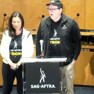 Daniel Dae Kim Instagram - A little insight into the @sagaftra strike and why it’s worth supporting. Thank you to @officialfrandrescher, @duncanci,  @_justinebateman_ and our entire leadership team for fighting for all of us, especially those who are doing their best to try and make a living doing what we love as actors. #sagaftrastrong (1 of 2)