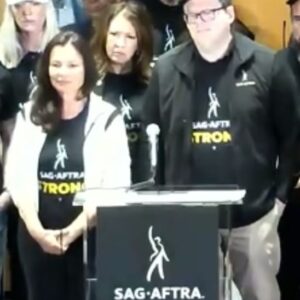 Daniel Dae Kim Instagram - A little insight into the @sagaftra strike and why it’s worth supporting. Thank you to @officialfrandrescher, @duncanci,  @_justinebateman_ and our entire leadership team for fighting for all of us, especially those who are doing their best to try and make a living doing what we love as actors. #sagaftrastrong (1 of 2)