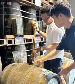 Daniel Dae Kim Instagram - Anyone who knows me well knows I like whiskey, so on a trip to Taiwan filled with many highlights, one of my favorites was an invitation to the @kavalanwhisky distillery in Yilan. From seeing the charring of the casks to opening a barrel and even making my own personal blend (hush now, single malt snobs!) I learned so much about whiskey making, and why #Kavalan has been making an award winning name for itself in the whiskey world. @andrewlee was the perfect host and it’s a visit I won’t soon forget. Cheers!

*This is not an ad. They just made me a fan :)