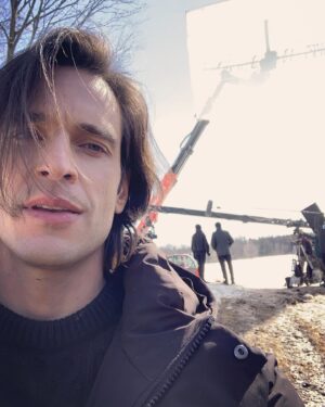 Daniel Di Tomasso Instagram - They brought out the cranes! New @cwrepublicsarah episode tonight!  If you squint you can see @xanderoriginal @stellabaker photobombing my selfie. (Those two really acted their faces off this ep.)