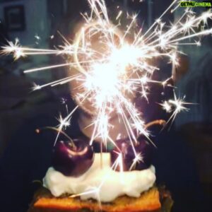 Daniel Grao Instagram - Felicidades GUIDO por tus 9 añazos!
Sin duda, el mejor regalo que nos trajeron los Reyes Magos. Bello. Gracias por tus risas, tu luz, tu buena vibra y tu cariño a raudales♥️

@florenciafdez