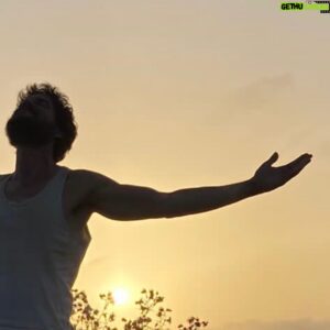 Daniel Grao Instagram - Hoy es un punto y aparte.
Luego, un recomienzo...
Soy el de siempre y al mismo tiempo, completamente inexplorado.
El sol es un viejo conocido. Pero cada dia es una nueva oportunidad.
El comienzo del resto de una vida.