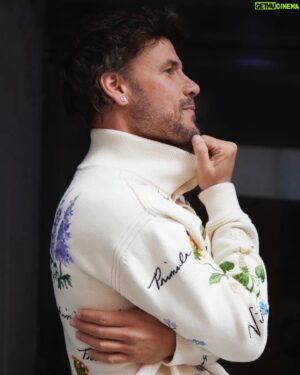 Daniel Grao Instagram - Varias fotos para @neo2_magazine 
Del maravilloso @bernardodoral 
By @dior