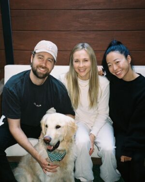 Daniel Henney Instagram - With incredible help from @hyony.kim at Dog Us Planet….we have successfully adopted and re-homed “Sa Chil” from Seoul to America!! I flew back with him from Korea to LA last week:)) He is now “Miso” (smile) and has met his incredible new family @monettemoio and @seanymacd …..Thank you so much to all that made this possible…From being found on the streets…to a new life in the states!! Video of our journey to come soon!  If you’re interested in adopting from Korea pls contact @dog_us_planet or @hsiglobal for details!! #adoptdontshop  도그어스플래닛의 도움으로 사칠이를 리홈 하는데 성공했어요. 사칠이가 지낼 새로운 곳에서의 이름은 미소에요!! 저와 함께 한국에서 비행기를 타고 와서 사칠이의 새로운 엄마 아빠를 만났답니다.

만약, 한국에서 강아지 입양에 관심이 있으시면 도그어스플래닛 @dog_us_planet 으로 연락주시면 아주 잘 도와주실거에요.