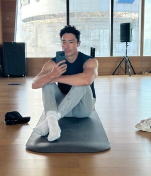 Daniel Henney Instagram - Always good to be back in Korea with friends and fam…thanks @cadillackorea for the ride!!