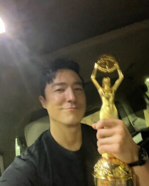 Daniel Henney Instagram - Thank you so much:)). 인기상 감사합니다! #청룡영화상