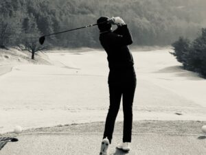Daniel Henney Instagram - A little work, a little play…always good to come back…제2의 고향이 있어서 난 행운아^^ #wintergolf  #콜마르골프