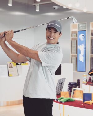 Daniel Henney Instagram - Fantastic day with @taylormadegolf_korea testing the new P790s and MG4….amazing as always.  Distance control, spin and accuracy.  Happy camper:) 
여러분도 완전히 업그레이드된 두 제품을 테일러메이드
_ 코리아 공식 온라인몰에서 만나 보세요.
#P790 #MG4 #taylormade #테일러메이드아이언 #테일러 메이드웨지 #테일러메이드 #골프