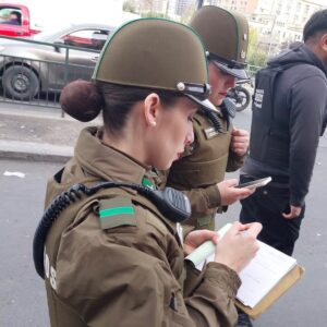 Daniel Jadue Instagram - 🚨👮🏻‍♀️👮🏻El día de ayer acompañamos una fiscalización de Carabineros a vehículos en los alrededores del Mercado Tirso de Molina.

🚫 Varios fueron multados por estar estacionados en veredas y lugares no habilitados. #recoletamuchomejor‼️✨
