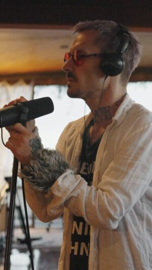 Daniel Johns Instagram - ᴿᵉᶜˡᵃⁱᵐ ʸᵒᵘʳ ʰᵉᵃʳᵗ ᵀʰᵃᵗ’ˢ ᵇᵉᵉⁿ ʳᵃᵗⁱᵒⁿᵉᵈ ᵃⁿᵈ ᶠᵉᵈ ᵀʳⁱᶜᵏˢ ᵒᶠ ᵃ ᵖʳⁱˢᵒⁿ ᵀʰᵉ ˢᵖⁱⁿⁿⁱⁿᵍ ᶜˡᵒᶜᵏˢ ⁱⁿ ʸᵒᵘʳ ʰᵉᵃᵈ ᴿᵉᶜˡᵃⁱᵐ ʸᵒᵘʳ ˢᵒᵘˡ ᴵᵗ ʷᵃˢ ⁿᵉᵛᵉʳ ᵗʰᵉⁱʳˢ ᵗᵒ ᶜʰᵃⁱⁿ ᴿᵉᶜˡᵃⁱᵐ ʸᵒᵘʳ ᶜᵒᵘʳᵃᵍᵉ ᶜᵒᵐᵉ ᵃˡⁱᵛᵉ ᵗʰʳᵒᵘᵍʰ ᵗʰⁱˢ ᵖᵃⁱⁿ ᵀᵒᵒ ᵈᵃⁿᵍᵉʳᵒᵘˢ ᶠᵒʳ ᵒᵘʳ ᵃʳᵗ, ᵗʰᵉʸ ᵗʰⁱⁿᵏ ˡᵒᵛᵉ ⁱˢ ᵈᵃⁿᵍᵉʳᵒᵘˢ ᵀᵒᵒ ᵈᵃⁿᵍᵉʳᵒᵘˢ ᶠᵒʳ ᵒᵘʳ ʷᵒʳˡᵈ ᵀᵒᵒ ᵈᵃⁿᵍᵉʳᵒᵘˢ ᶠᵒʳ ᵘˢ ᵀʰⁱˢ ˢᵒⁿᵍ ⁱˢ ᶠᵒʳ ᵉᵛᵉʳʸᵒⁿᵉ ᴬⁿᵈ ᵃˡˡ ᵗʰᵃᵗ ʳⁱⁿᵍˢ ᵗʳᵘᵉ ᴵ’ᵐ ʸᵒᵘʳ ʳᵉᵗᵘʳⁿⁱⁿᵍ ᵈᵒᵛᵉ ᶜᵒᵐⁱⁿᵍ ᵇᵃᶜᵏ ᵗᵒ ʸᵒᵘ ᵀᵒᵒ ᵈᵃⁿᵍᵉʳᵒᵘˢ ᶠᵒʳ ᵒᵘʳ ᵃʳᵗ ᵀʰᵉʸ ᵗʰⁱⁿᵏ ˡᵒᵛᵉ ⁱˢ ᵈᵃⁿᵍᵉʳᵒᵘˢ ᵀᵒᵒ ᵈᵃⁿᵍᵉʳᵒᵘˢ ᶠᵒʳ ᵒᵘʳ ʷᵒʳˡᵈ ᵀᵒᵒ ᵈᵃⁿᵍᵉʳᵒᵘˢ ᶠᵒʳ ᵘˢ