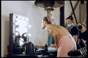 Daniel Johns Instagram - Look in the mirror, I’m just not myself.

📸- @lukedavidkellett