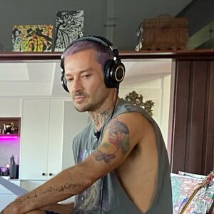 Daniel Johns Instagram - Nobody knows I’m a thespian.

Swipe to see how I respond to the direction of @jmedlam and the dialogue guidance from @bammbammwolfy when I’m asked to do the same take for the 8000th time 😂

Can’t wait for you all to see this Featurette, it’s a short but thrilling journey through space and time and watching it back I can’t believe we actually pulled this insane thing together.

I’m currently with a string section finishing the soundtrack and it’s sounding extra spicy 🌶️

‘What If The Future Never Happened’ will be streaming globally early next year. Exciting news on that front soon.

Love you all, have a great weekend 💜