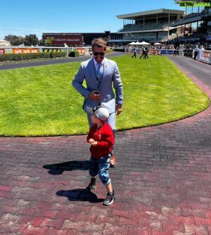 Daniel MacPherson Instagram - Spectacular Saturday at Caulfield to cap off a VERY enjoyable Spring with @7horseracing! A weekend adventure with Austin on track, Saltaire brave once again running 3rd and an honor to be there to witness Damien Oliver’s last ride in Melbourne. 

Thanks for all the wonderful messages of support - racing is something that’s been in my blood since a young age and it’s been incredible to combine that passion with my love of live tele, alongside a stellar team of talent!  See you again soon ⚡️🏇🏼🙏🏼🙏🏼🙏🏼

#racing #spring #springracing #menstyle #mensfashion #horse #horsesofinstagram