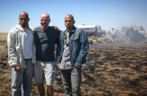 Daniel Moncada Instagram - Happy birthday ⚗️❄🧪🎂🎉 to the Legendary @bryancranston AKA #Heisenberg /#WalterWhite.
•
FUN FACT: This picture was the aftermath of the truck explosion from episode 301 'Nomas' which Bryan directed. 
1 truck, 1 explosion, 1 take. 

#BreakingBad 
#BetterCallSaul 
#LaFamiliaEsTodo #salamancatwins